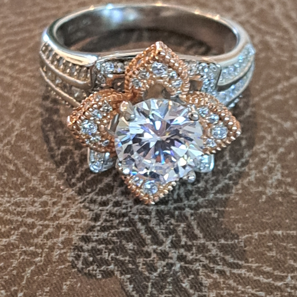 Elegant 925 Silver and Broze Floral Ring With Crystals